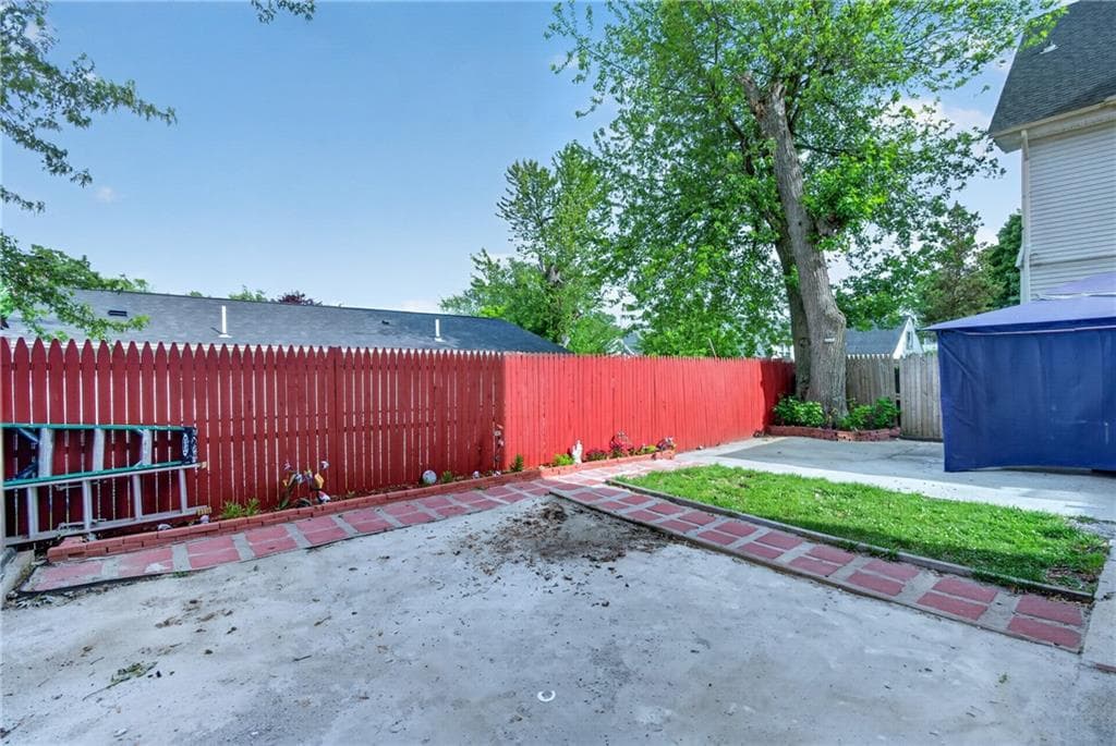 142 Richard Street photo 6