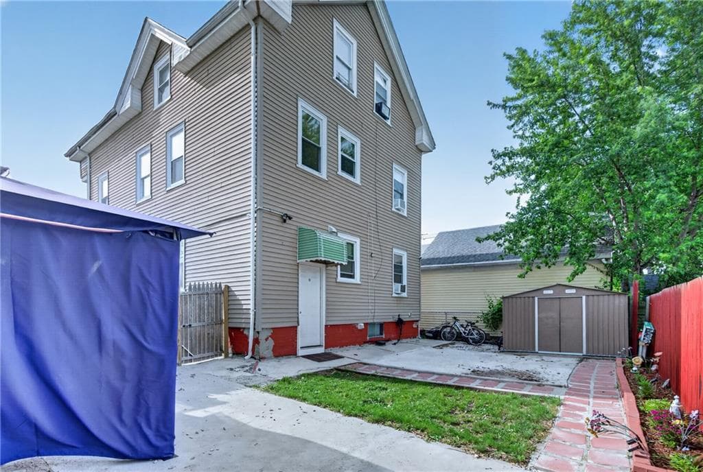 142 Richard Street photo 7