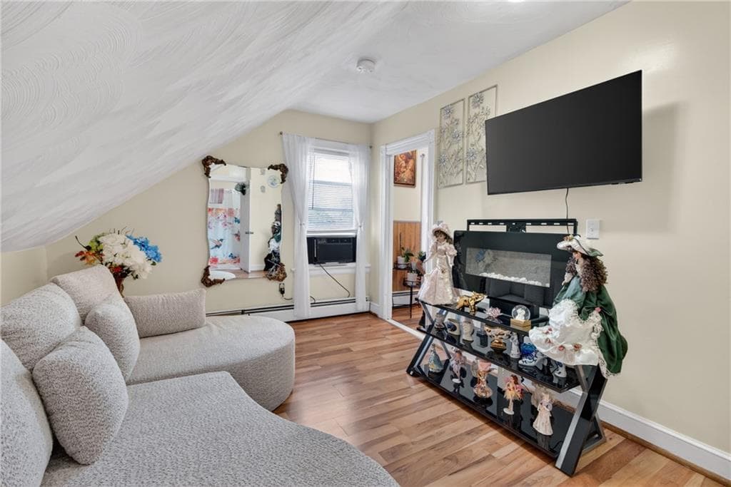 142 Richard Street photo 24