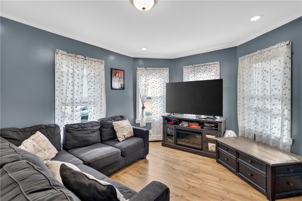142 Richard Street photo 8