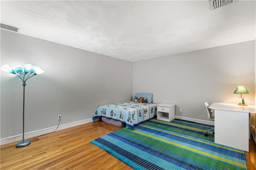 7 Kings Row photo 44