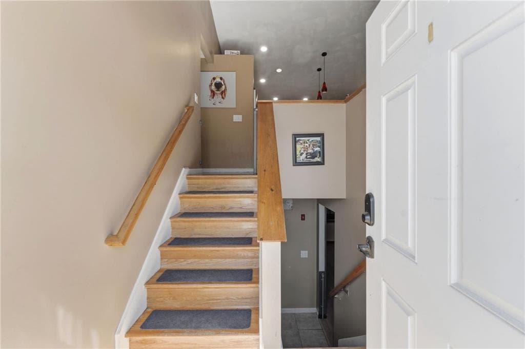 Single Family Residence at 199 Winthrop Street, Woonsocket, photo 4 of 47