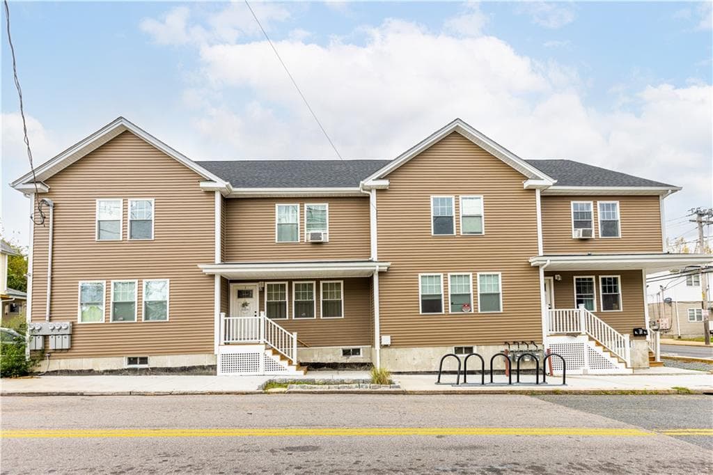 Multi Family at 872 Branch Avenue, Providence, photo 3 of 42