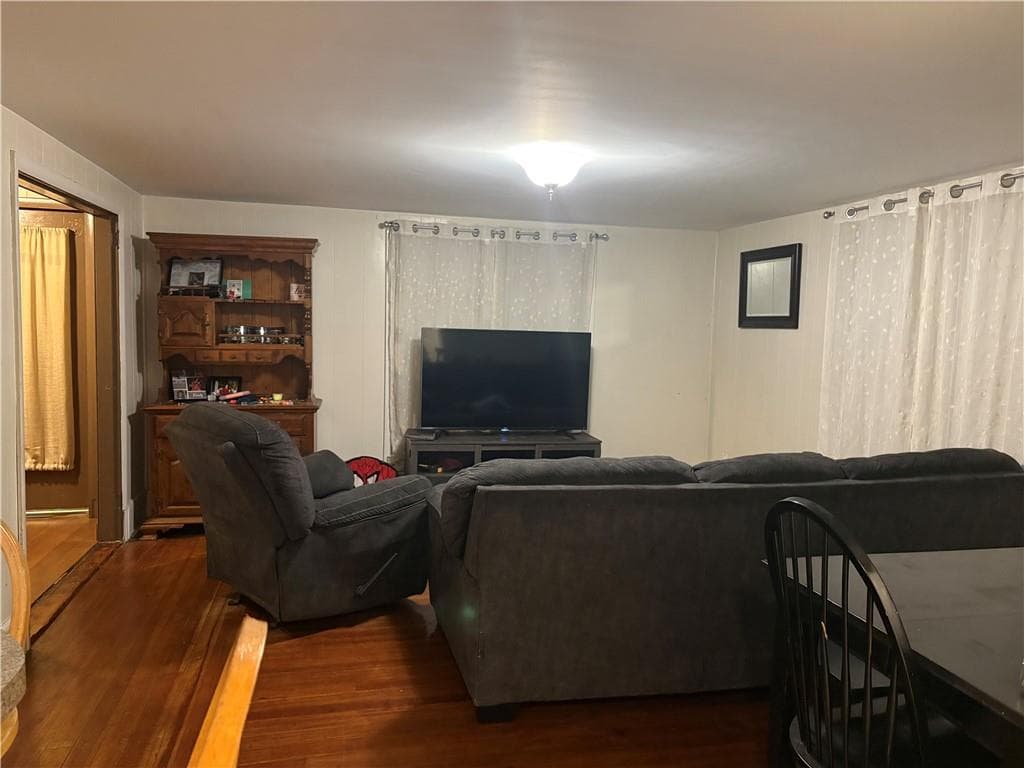 644 Elm Street photo 3