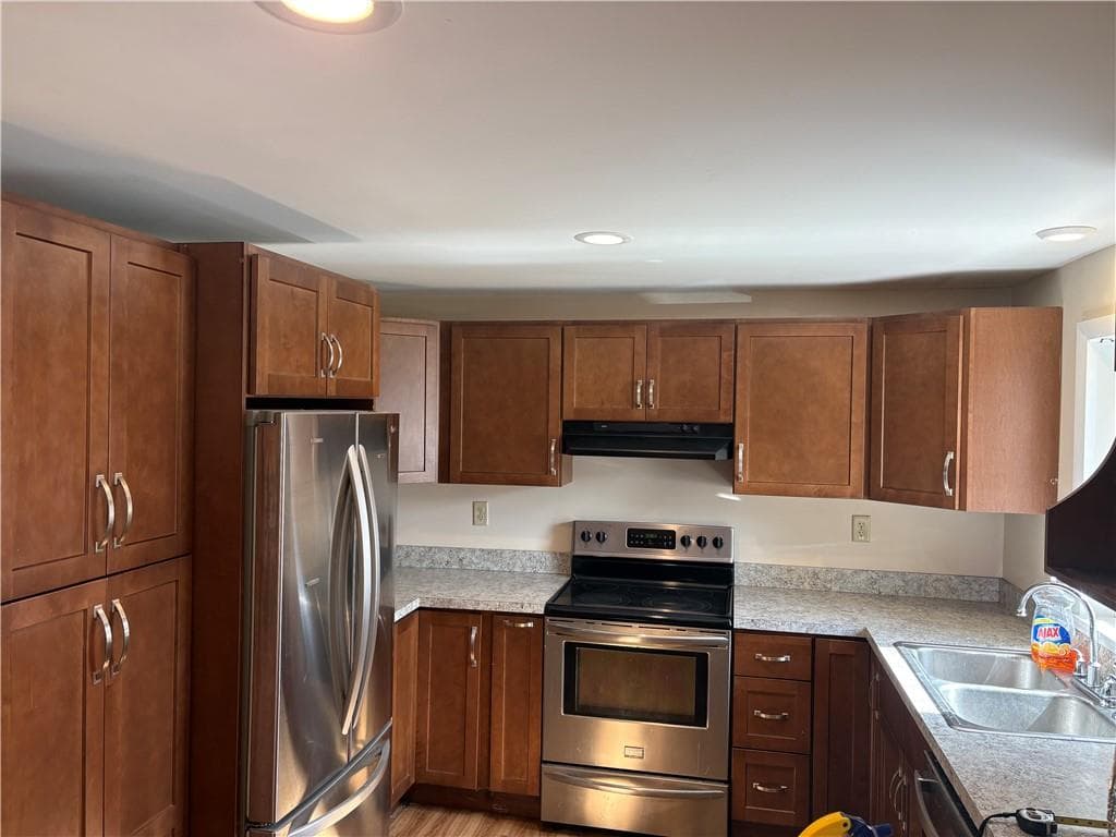 644 Elm Street photo 5