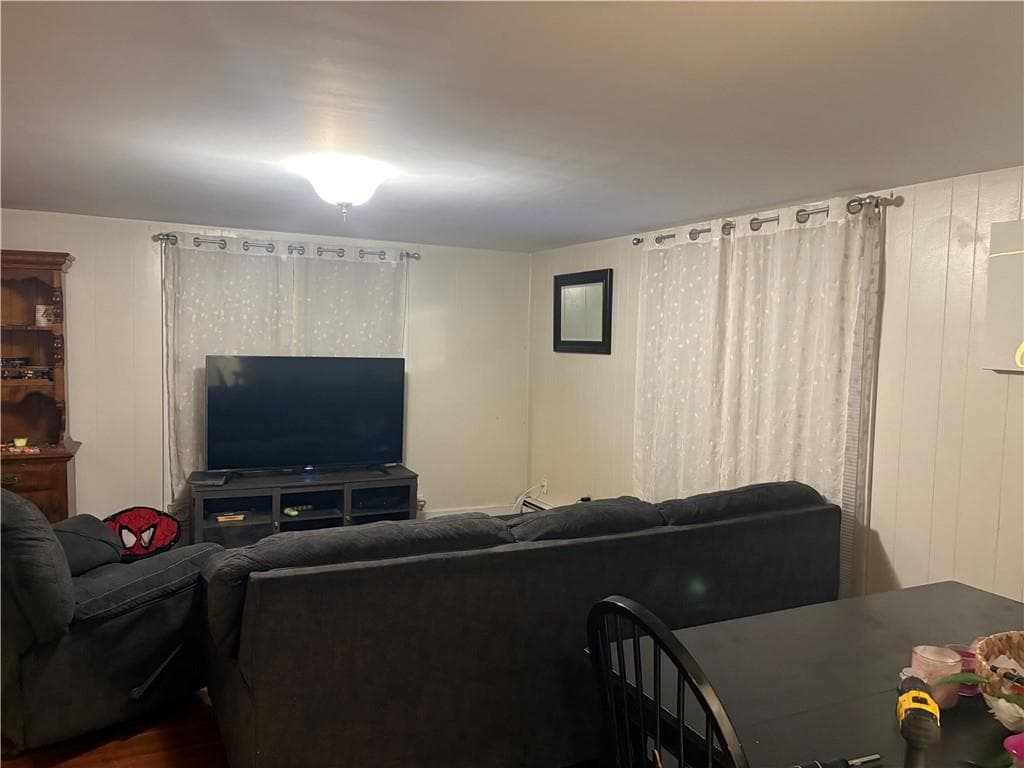 644 Elm Street photo 4