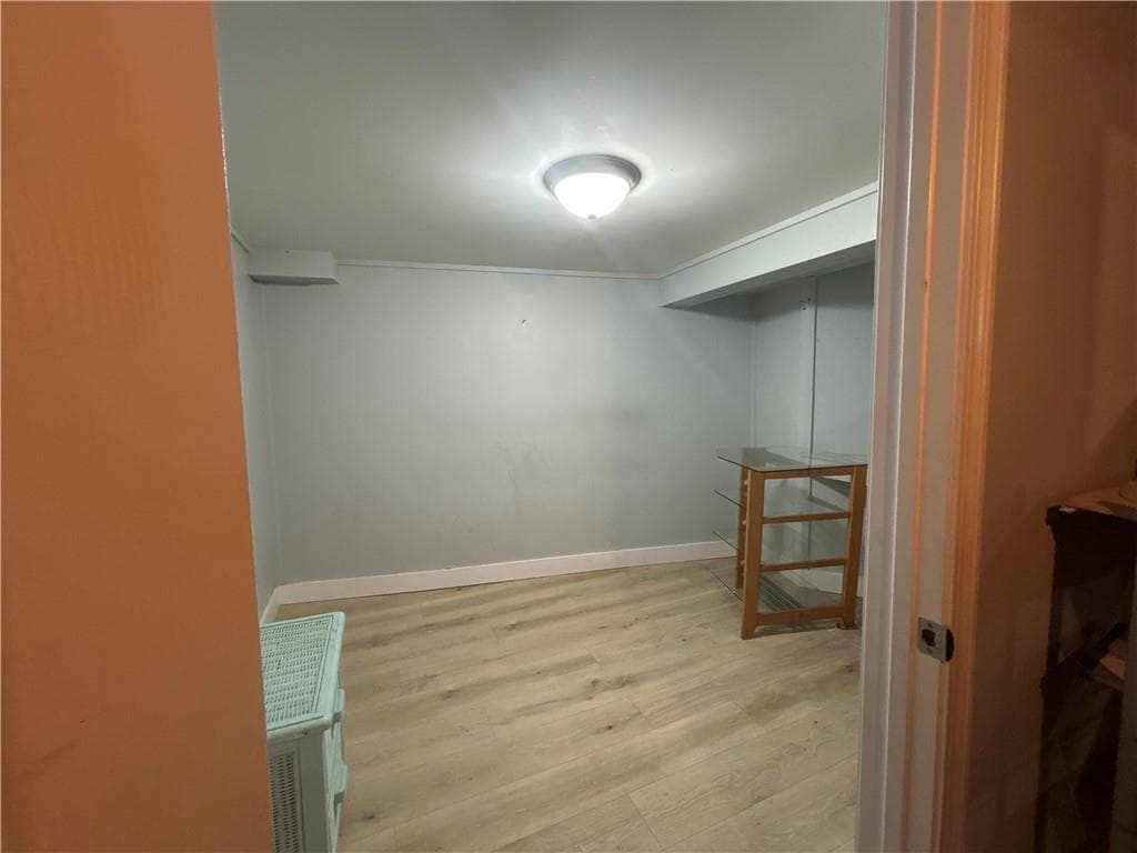 915 Dexter Street photo 13
