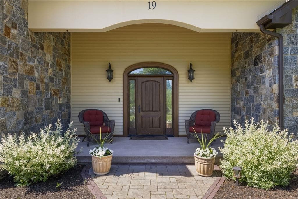 19 Blacksburt Court photo 3