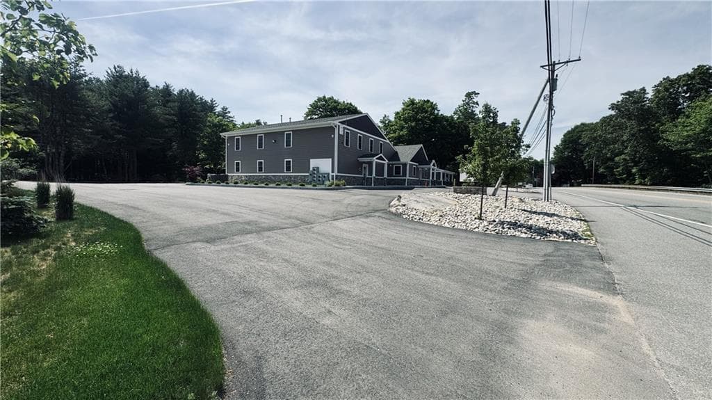 660 Putnam Pike