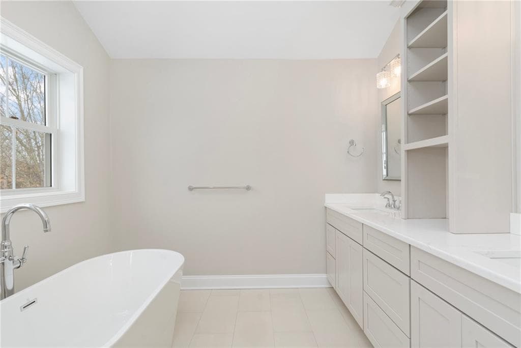 61 Cardinal Road photo 24