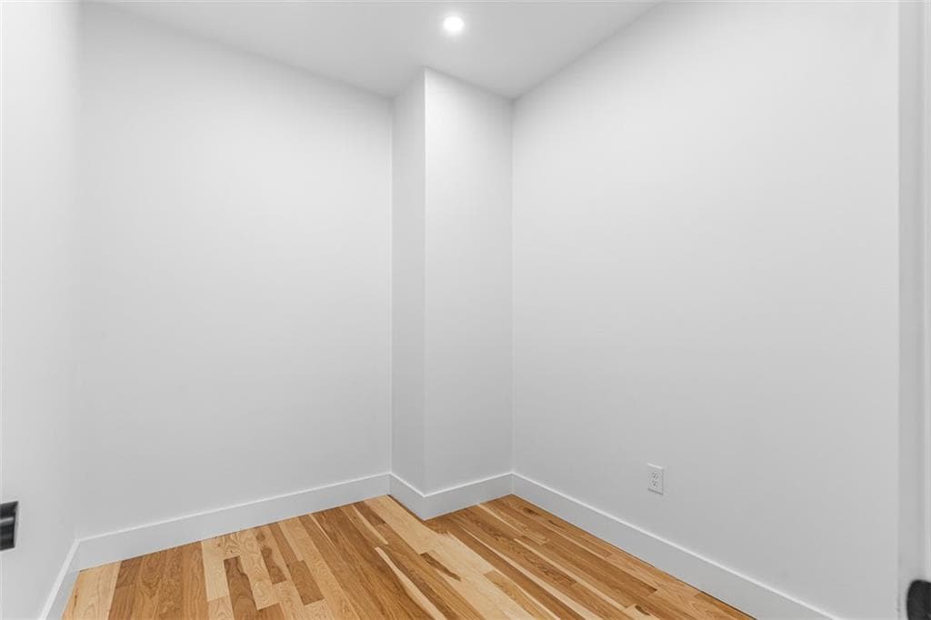 22 Farnsworth Avenue photo 33