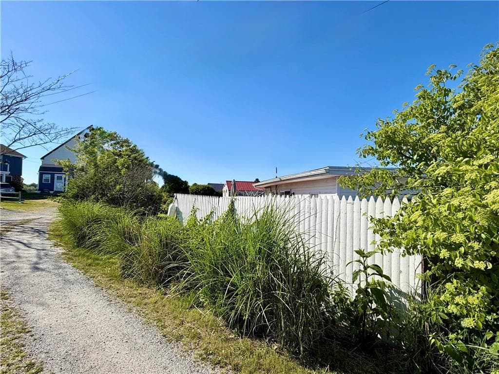 659 C SUCCOTASH Road photo 18