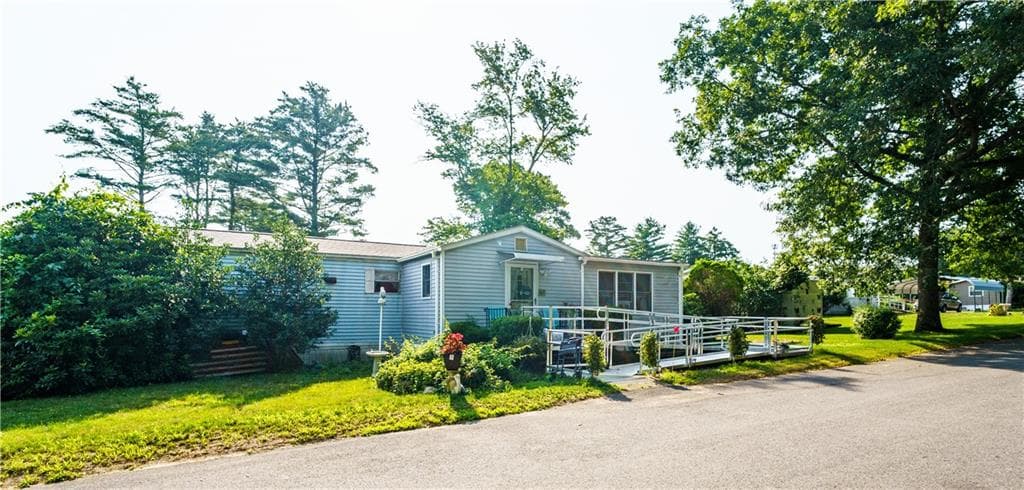 Single Family Residence at 465 57 Gardiner Road, Richmond, photo 4 of 23
