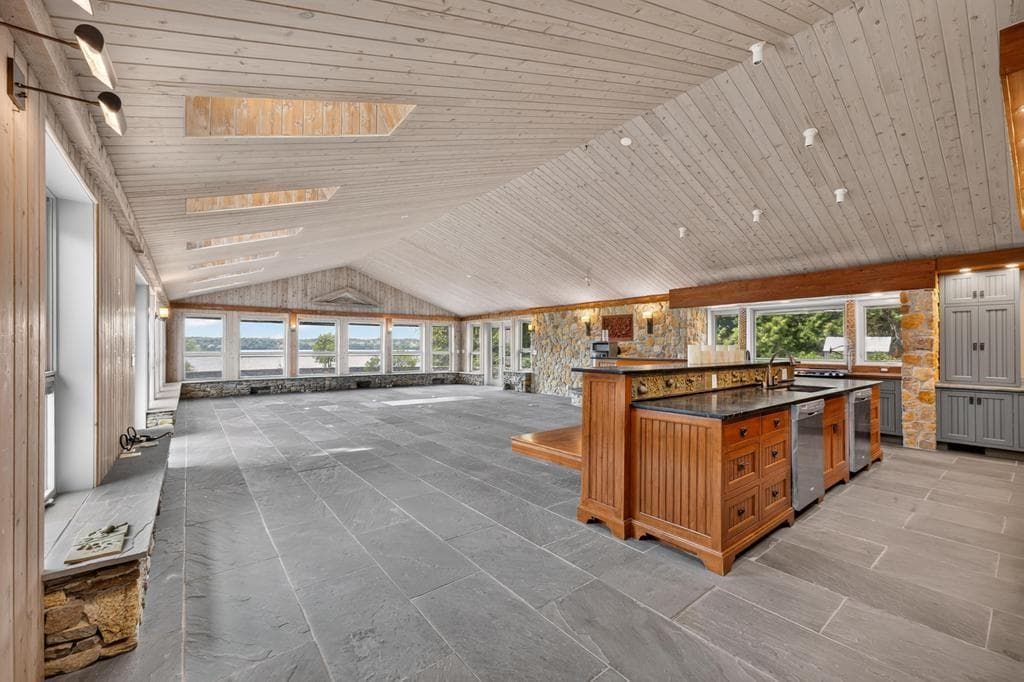 683 Neck Road photo 32