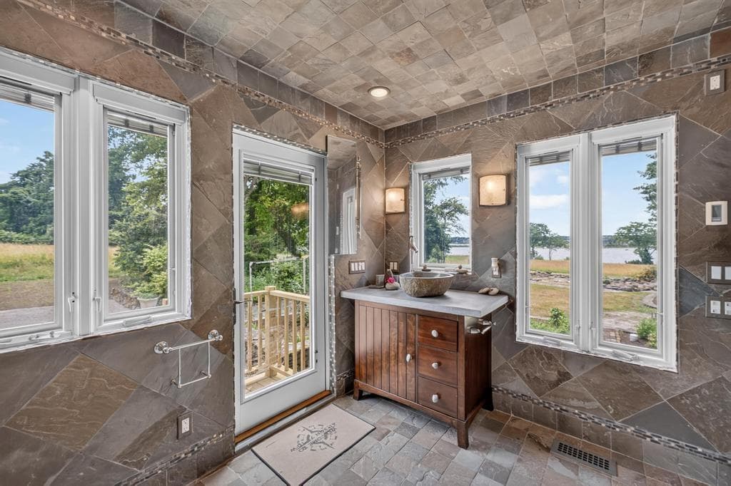 683 Neck Road photo 29