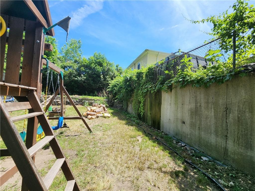 82 Larch Street photo 6