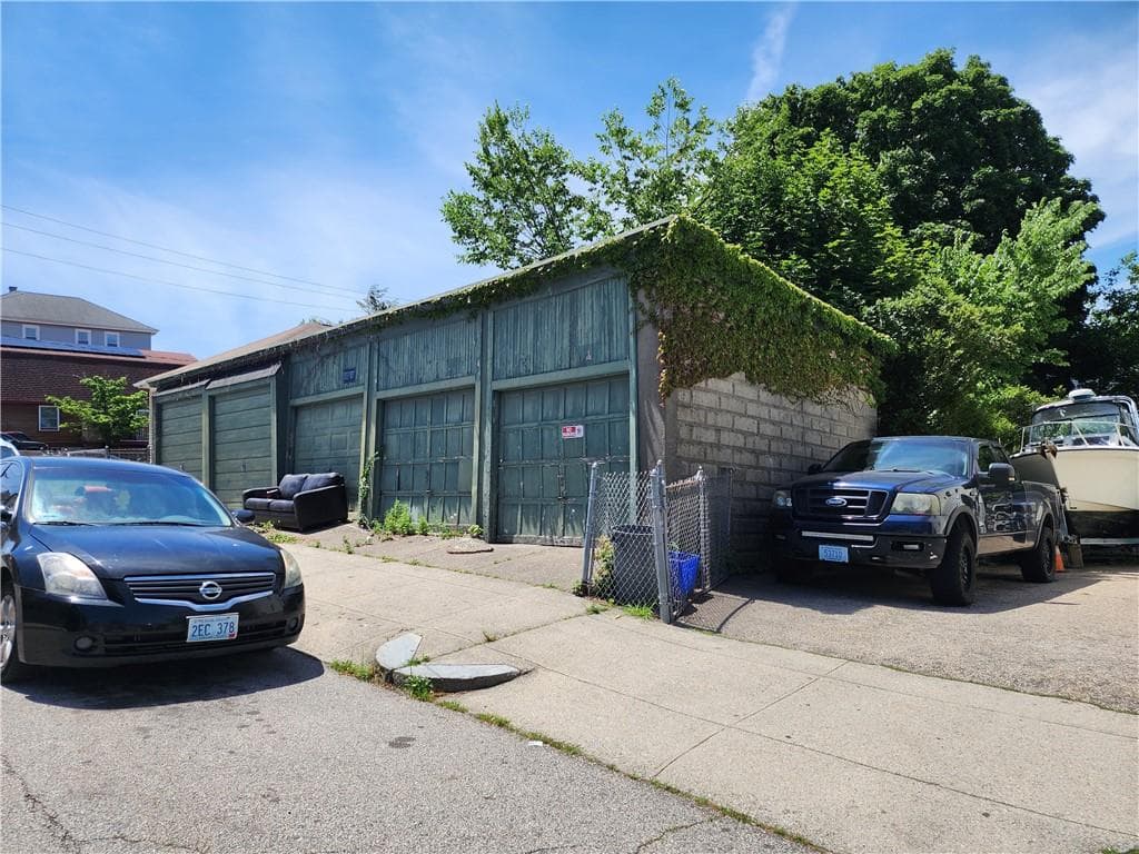 82 Larch Street photo 3