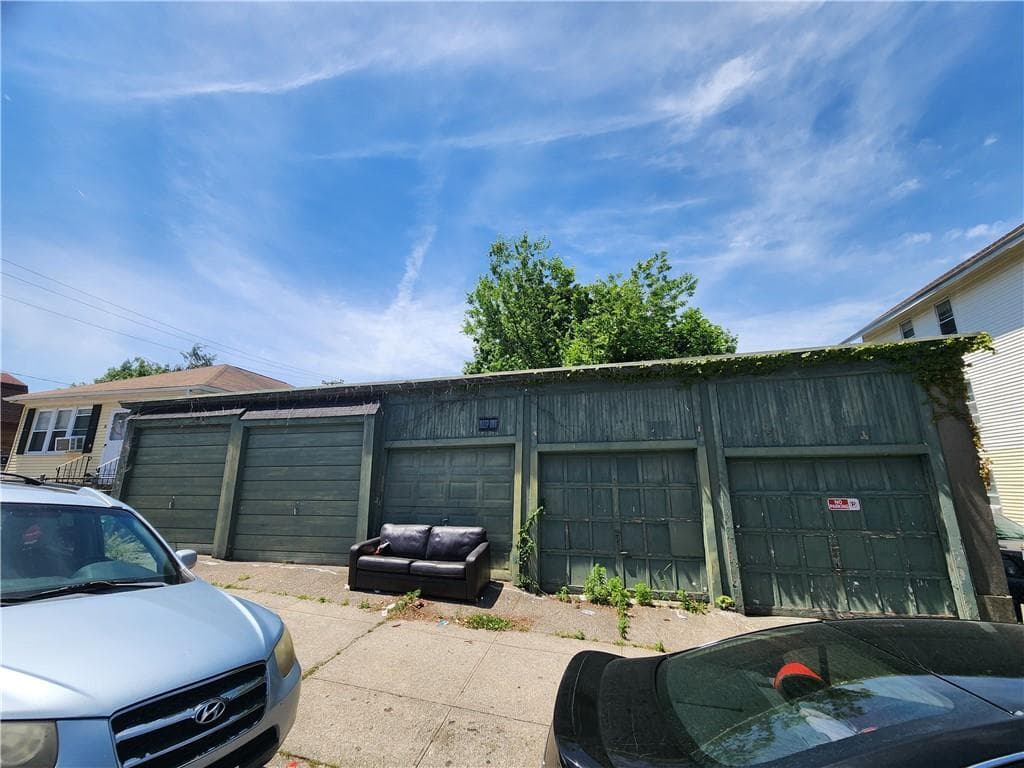 82 Larch Street