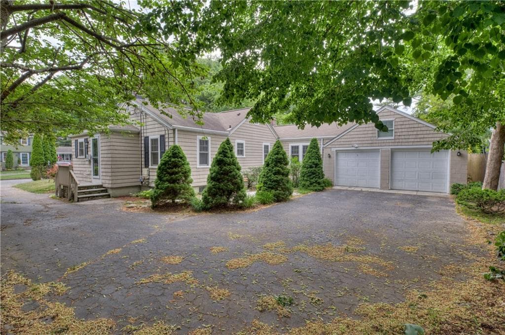 16 Evergreen Street photo 3