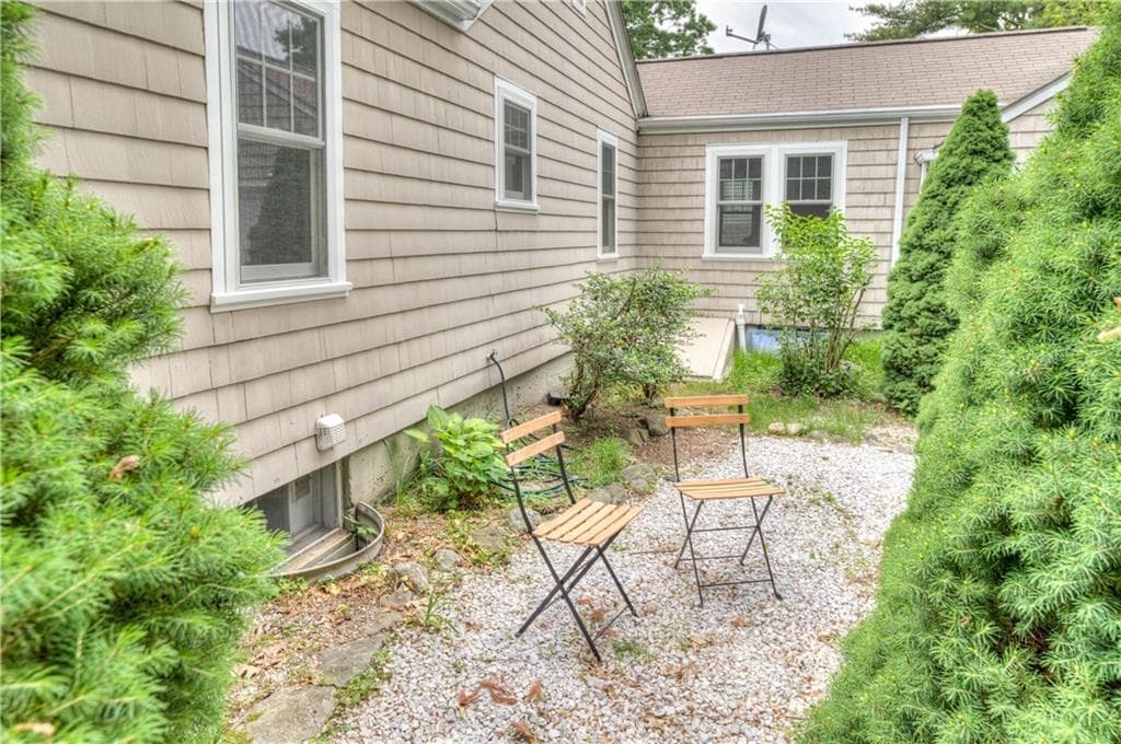 16 Evergreen Street photo 24