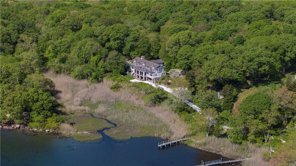 137 Cove Point East photo 2