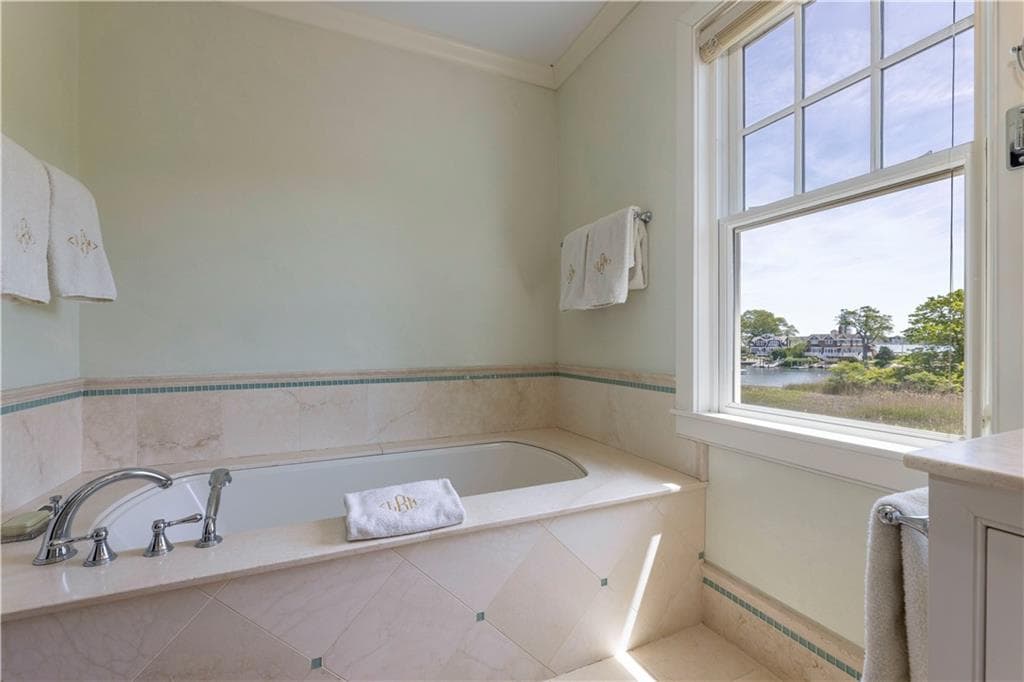 137 Cove Point East photo 32