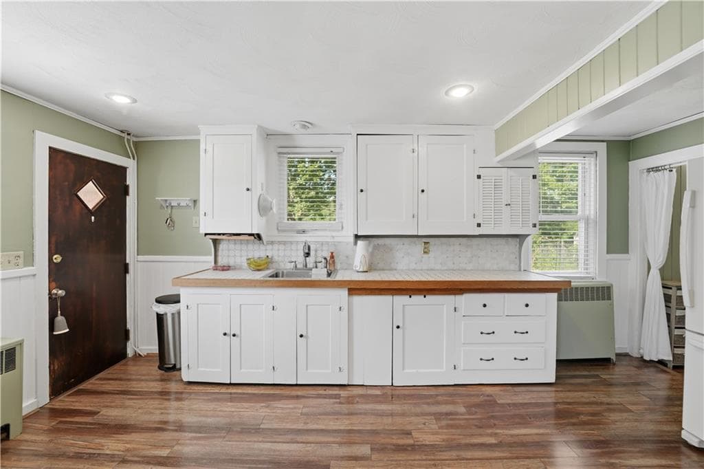 Single Family Residence at 512 Woonasquatucket Avenue, North Providence, photo 9 of 41