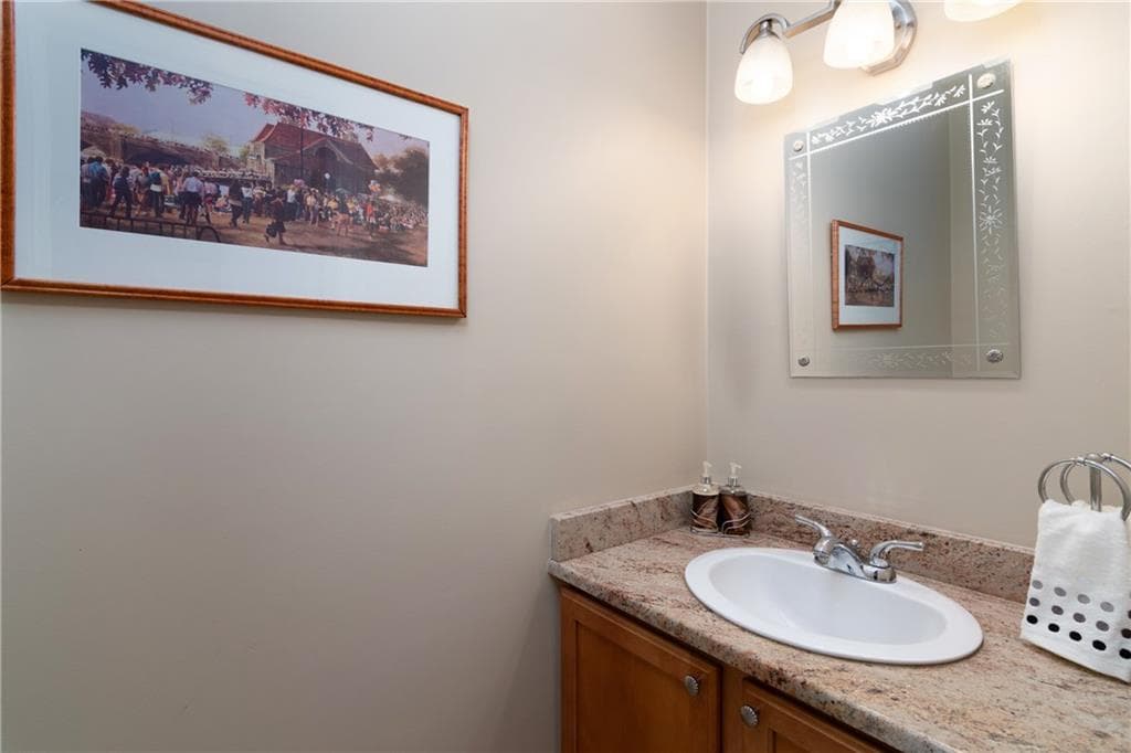 Single Family Residence at 5 Hazelton Lane, South Kingstown, photo 9 of 21