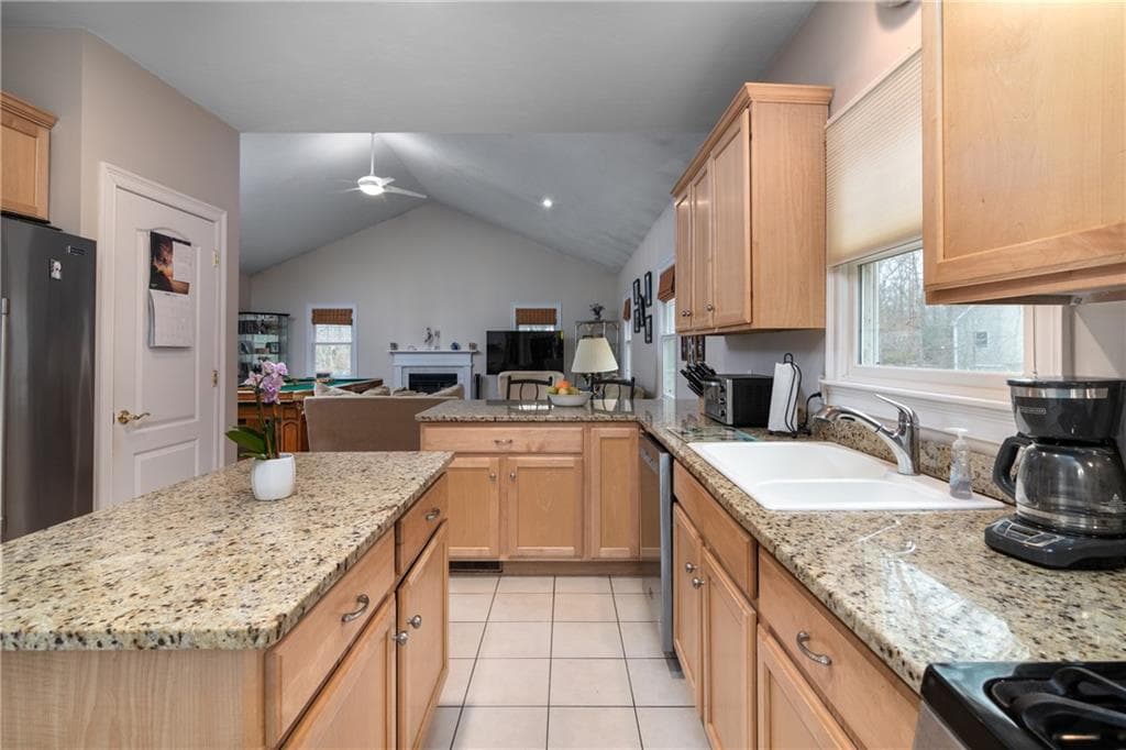 Single Family Residence at 5 Hazelton Lane, South Kingstown, photo 4 of 21