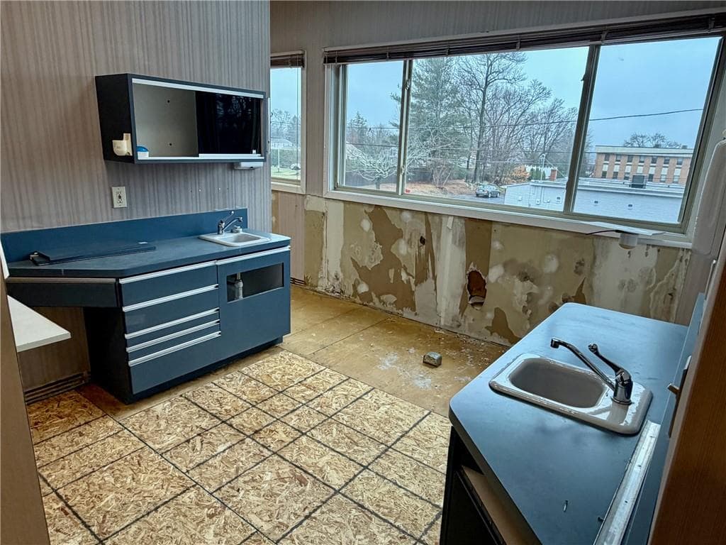 1090 New London Avenue UNIT 5 photo 17