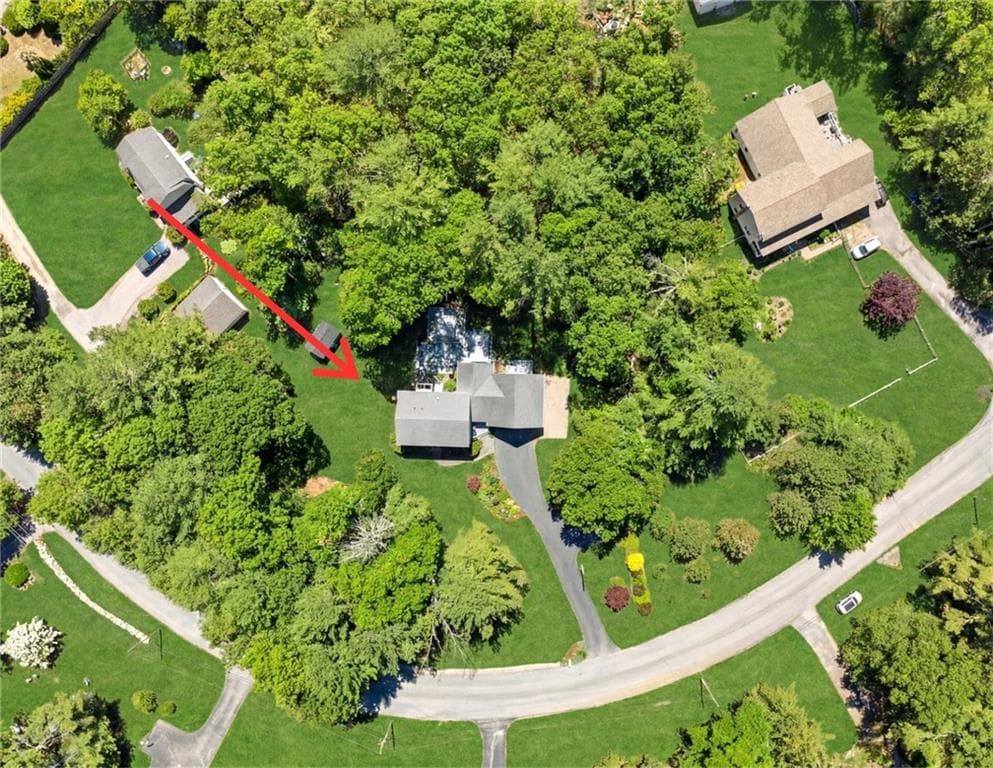 34 Crestwood Lane photo 3