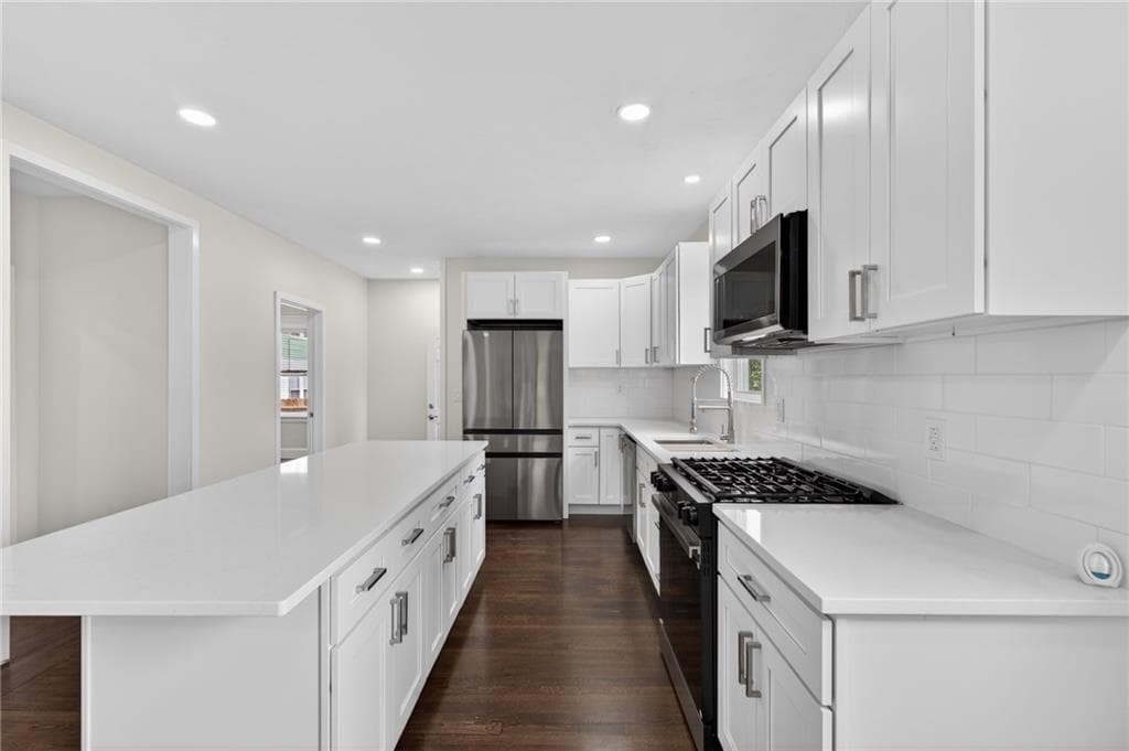 Single Family Residence at 25 Fairview Street, Providence, photo 5 of 21