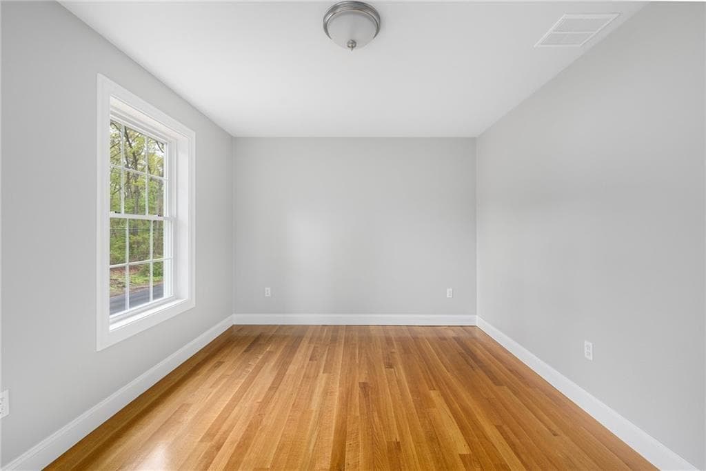 299 Palmer Avenue photo 11