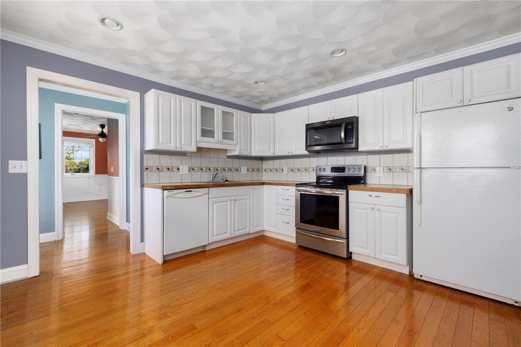Condominium at 2799 Pawtucket Avenue, East Providence, photo 6 of 36
