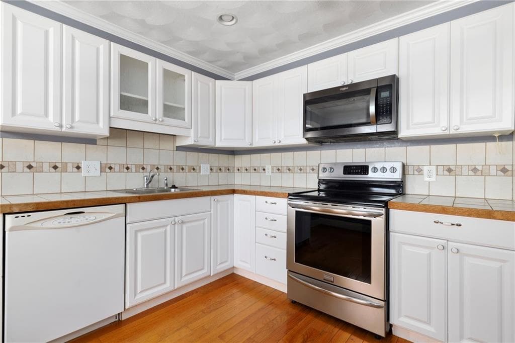 Condominium at 2799 Pawtucket Avenue, East Providence, photo 7 of 36