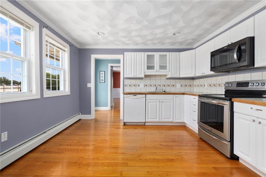Condominium at 2799 Pawtucket Avenue, East Providence, photo 5 of 36
