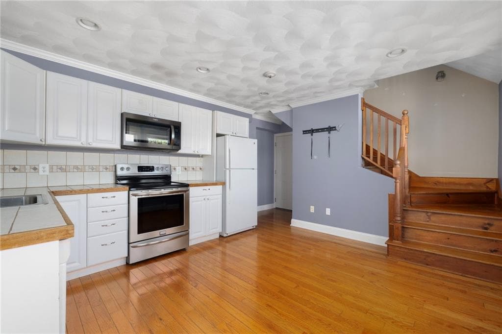 Condominium at 2799 Pawtucket Avenue, East Providence, photo 8 of 36