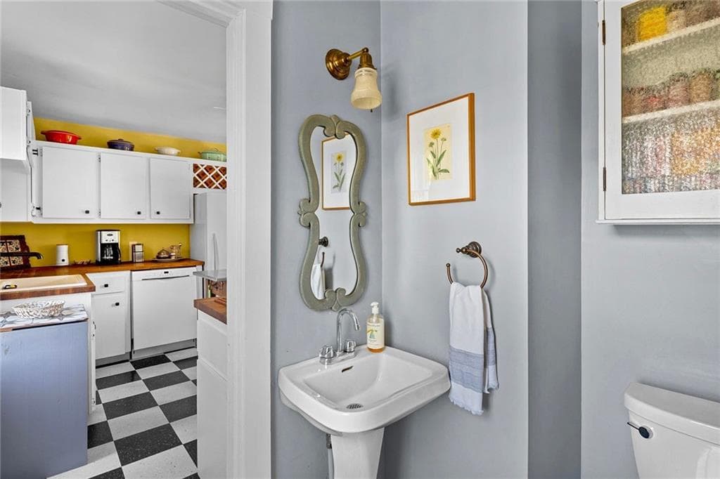 8 Sanford Street photo 13