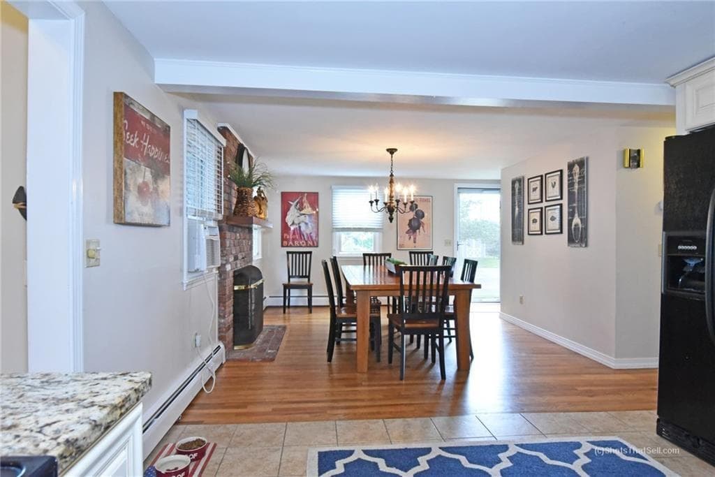 Single Family Residence at 17 Melbourne Drive, Narragansett, photo 2 of 27