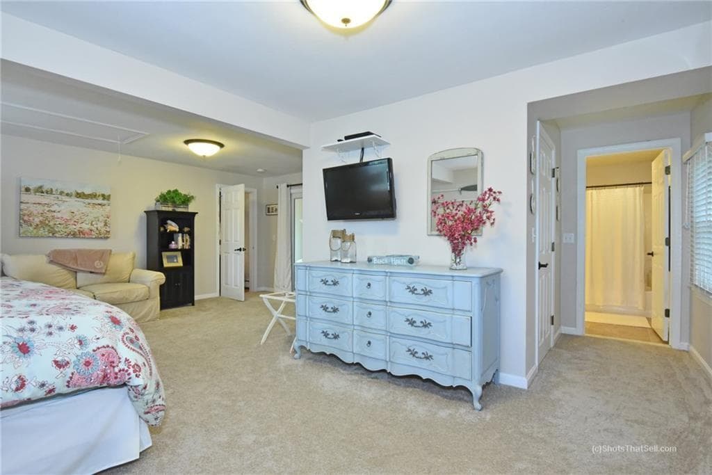 Single Family Residence at 17 Melbourne Drive, Narragansett, photo 12 of 27