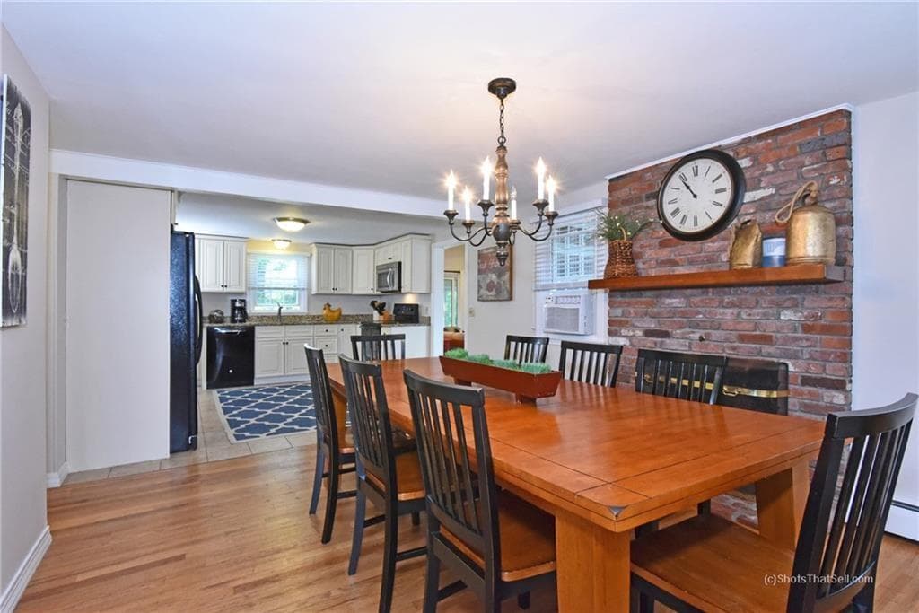 Single Family Residence at 17 Melbourne Drive, Narragansett, photo 3 of 27