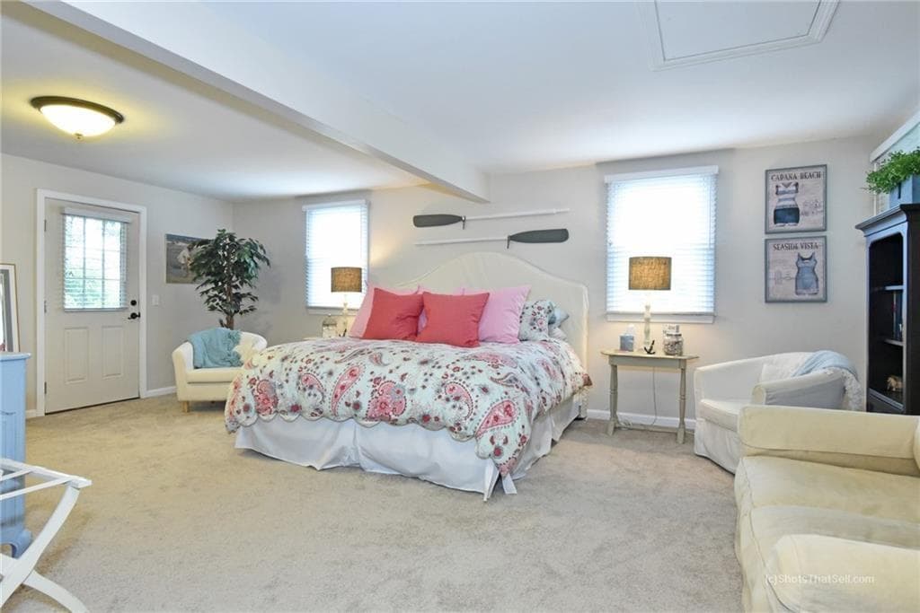Single Family Residence at 17 Melbourne Drive, Narragansett, photo 10 of 27