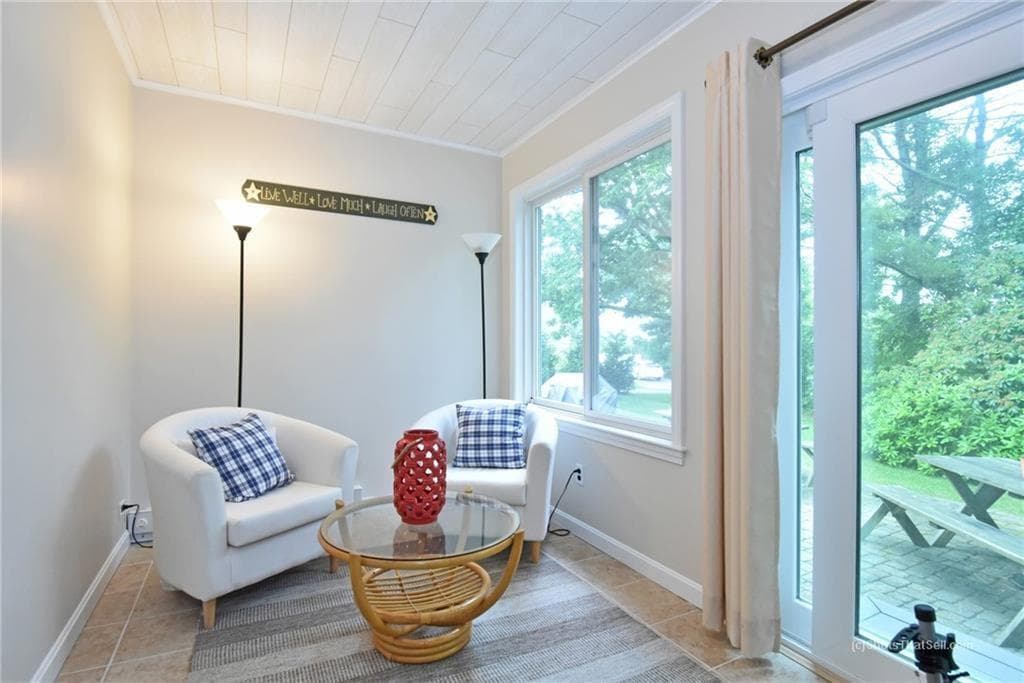 Single Family Residence at 17 Melbourne Drive, Narragansett, photo 8 of 27