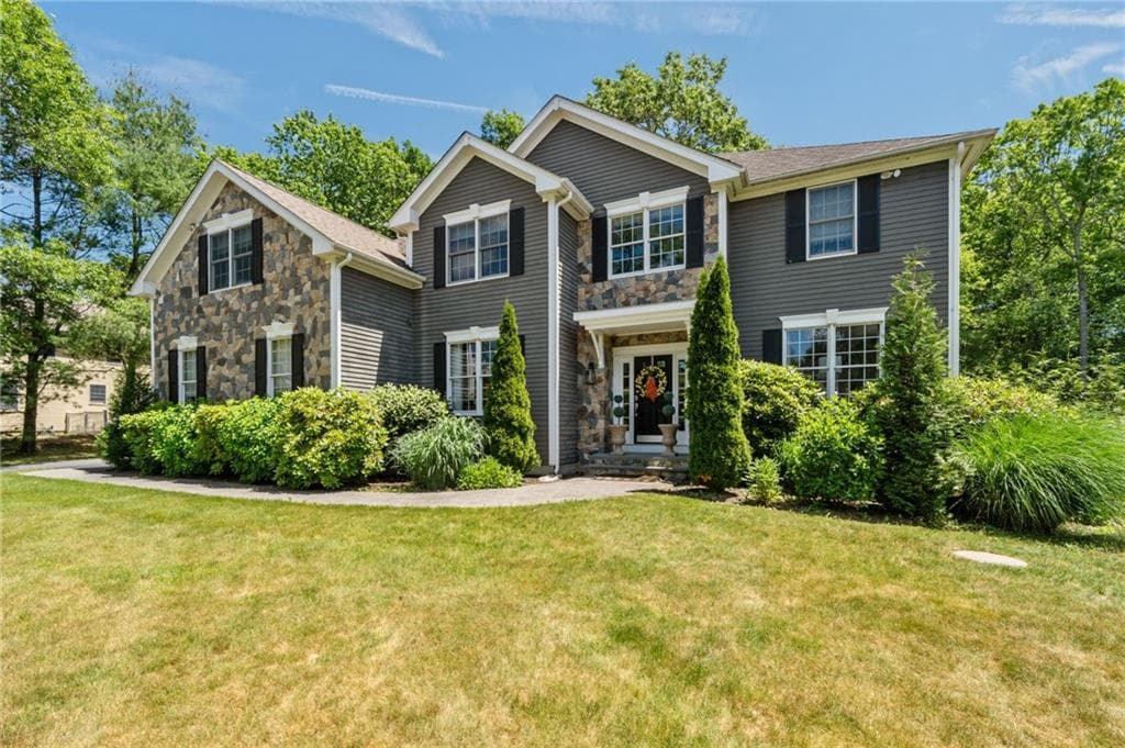 470 Sylvan Court photo 2