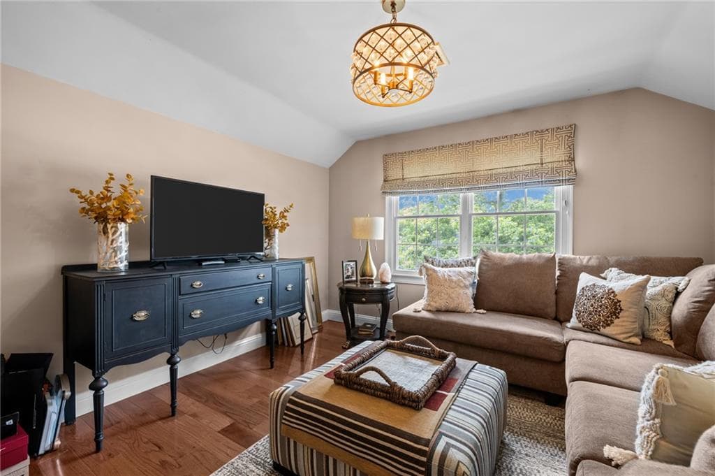 470 Sylvan Court photo 32
