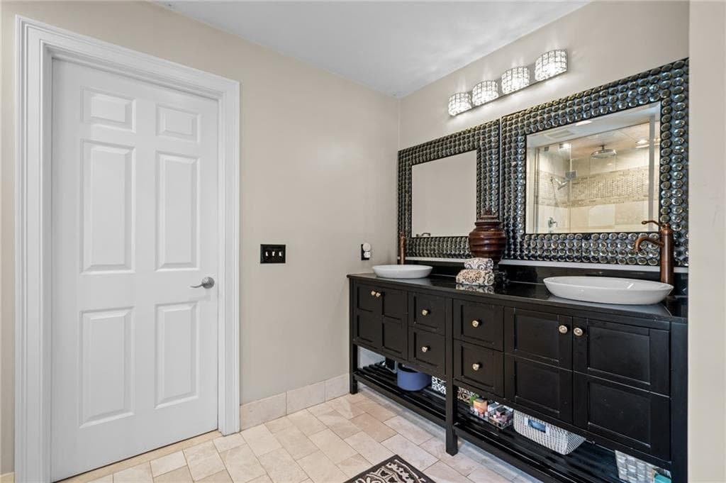 470 Sylvan Court photo 28