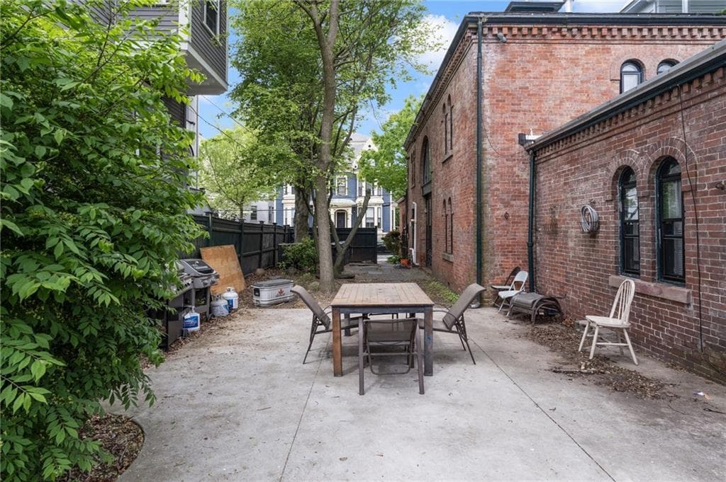 369 Thayer Street photo 4