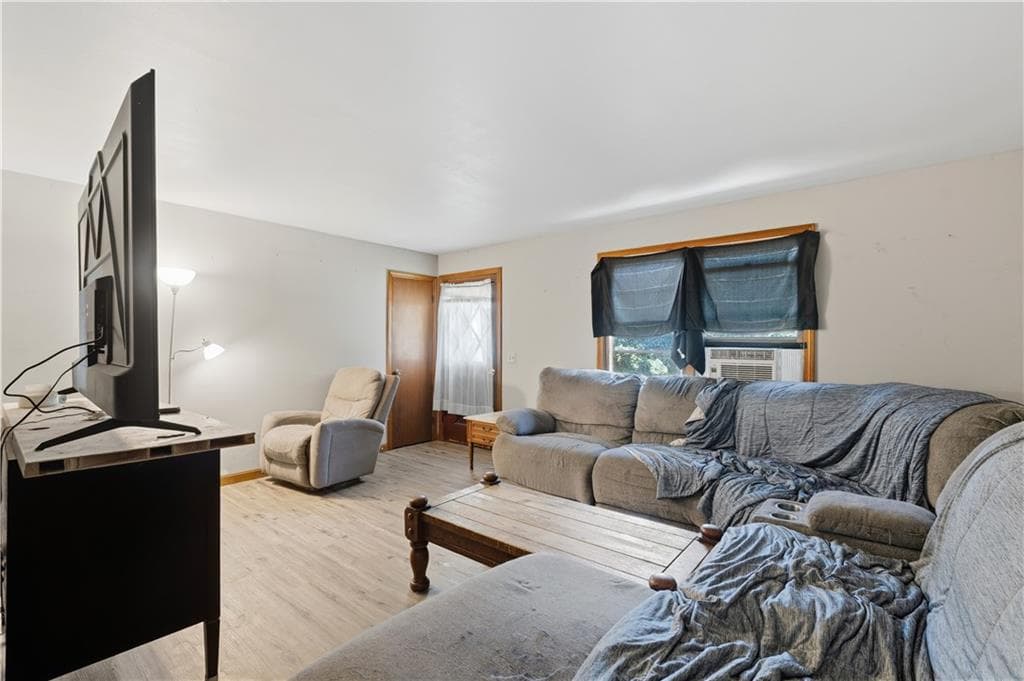 42 Charles Avenue photo 3
