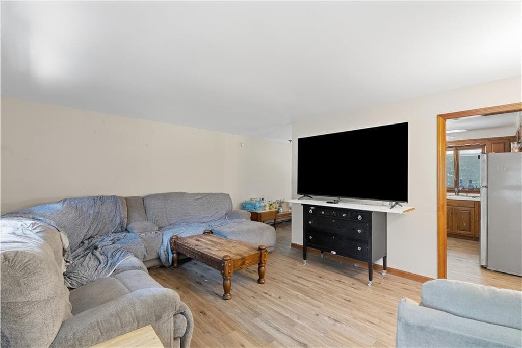 42 Charles Avenue photo 4