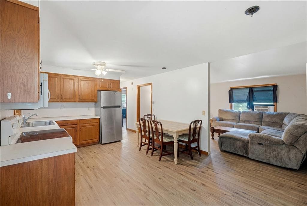 42 Charles Avenue photo 8